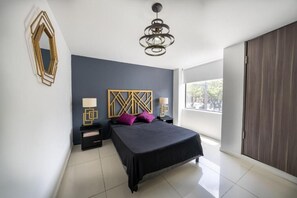 Apartment, Balcony - 2 bedroom apartment 1 block Lleras park (Medellín)