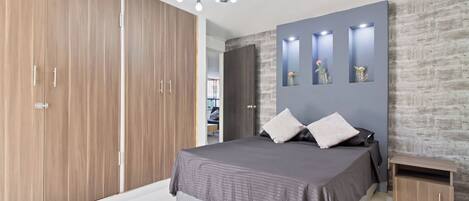 Coffres-forts dans les chambres, fer et planche à repasser