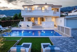 Outdoor pool, a heated pool - Family-Friendly 5-Bedroom Villa with Pool & Outdoor Space (Kaštel Kambelovac)