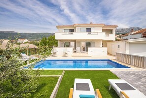 Outdoor pool, a heated pool - Family-Friendly 5-Bedroom Villa with Pool & Outdoor Space (Kaštel Kambelovac)