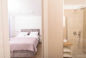 5 Schlafzimmer, Bügeleisen/Bügelbrett, WLAN, Bettwäsche