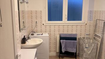 Dusch, hÄrtork och handdukar