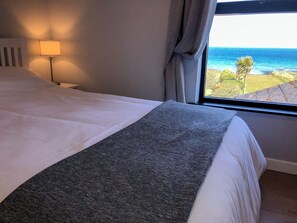 2 bedrooms, iron/ironing board, Internet, bed sheets