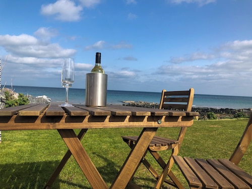 Seal Bay Cottage - Large garden & direct beach access