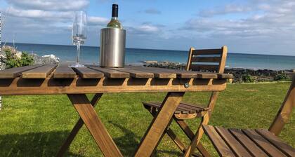 Seal Bay Cottage - Large garden & direct beach access