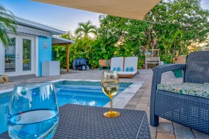 A heated pool - Waterfront Pool Home w/ 30’ Dock, Kayaks & Outdoor Kitchen – Marathon (Marathon)