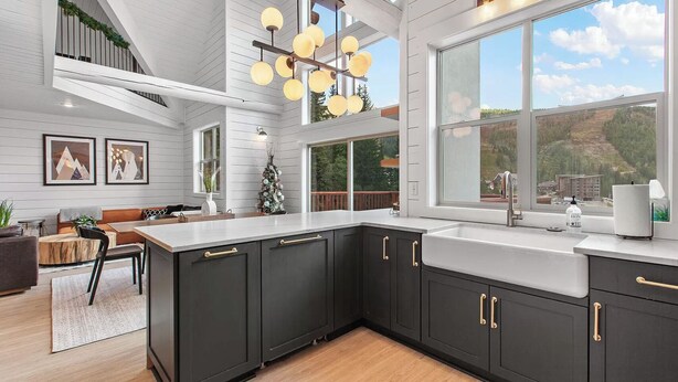 Interior - Steps to Slopes  Hot Tub -  Modern Mtn Retreat (Sandpoint)