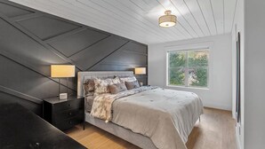 3 bedrooms, desk, iron/ironing board, travel cot - Steps to Slopes  Hot Tub -  Modern Mtn Retreat (Sandpoint)