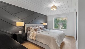 3 bedrooms, desk, iron/ironing board, travel cot - Steps to Slopes  Hot Tub -  Modern Mtn Retreat (Sandpoint)
