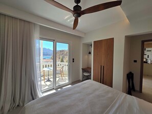 Desk, iron/ironing board, WiFi, bed sheets