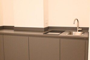 Herdplatte, Wasserkocher mit Kaffee-/Teezubehör