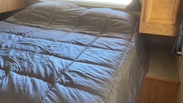 1 bedroom, bed sheets
