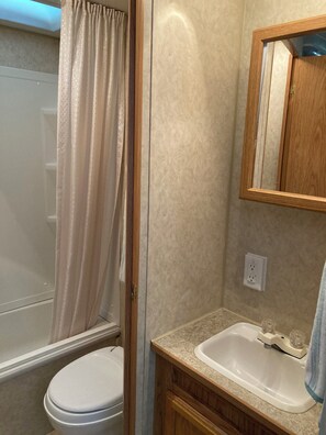Shower, hair dryer, towels, soap - 29 ft travel trailer on private campground sleeps 7 in Interlochen (Interlochen)