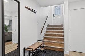 Interior - 2BR | Warm | King Bed | Downtown | Expo Centre | Roger's Place (Edmonton)