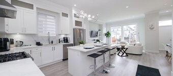 Sleek 5BR Near Langley Events Centre & EV charger