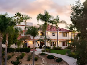 Exterior - Spacious 8-bedroom estate in San Diego wine country (Bonsall)