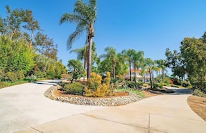 Property grounds - Spacious 8-bedroom estate in San Diego wine country (Bonsall)