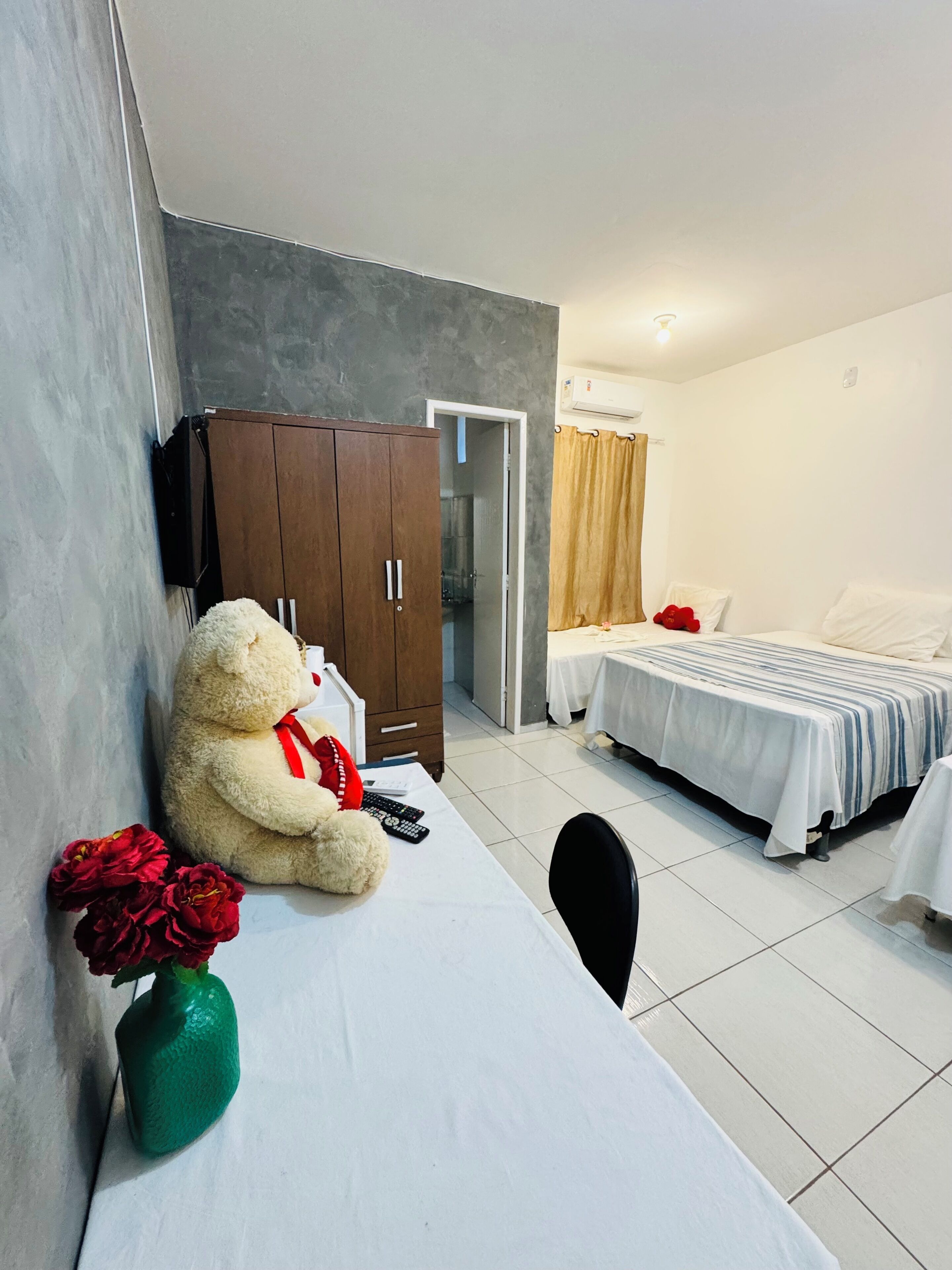 Laptop workspace, free WiFi, bed sheets