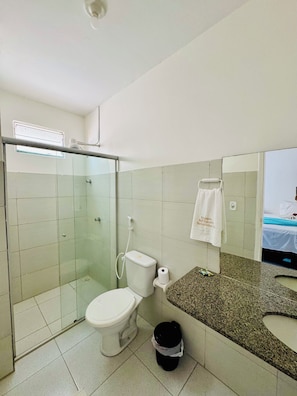 Comfort Double Room, 1 Bedroom, Non Smoking, Air conditioning | Bathroom | Shower, rainfall showerhead, hair dryer, bidet - Pousada Sol Nascente (Barreirinhas)