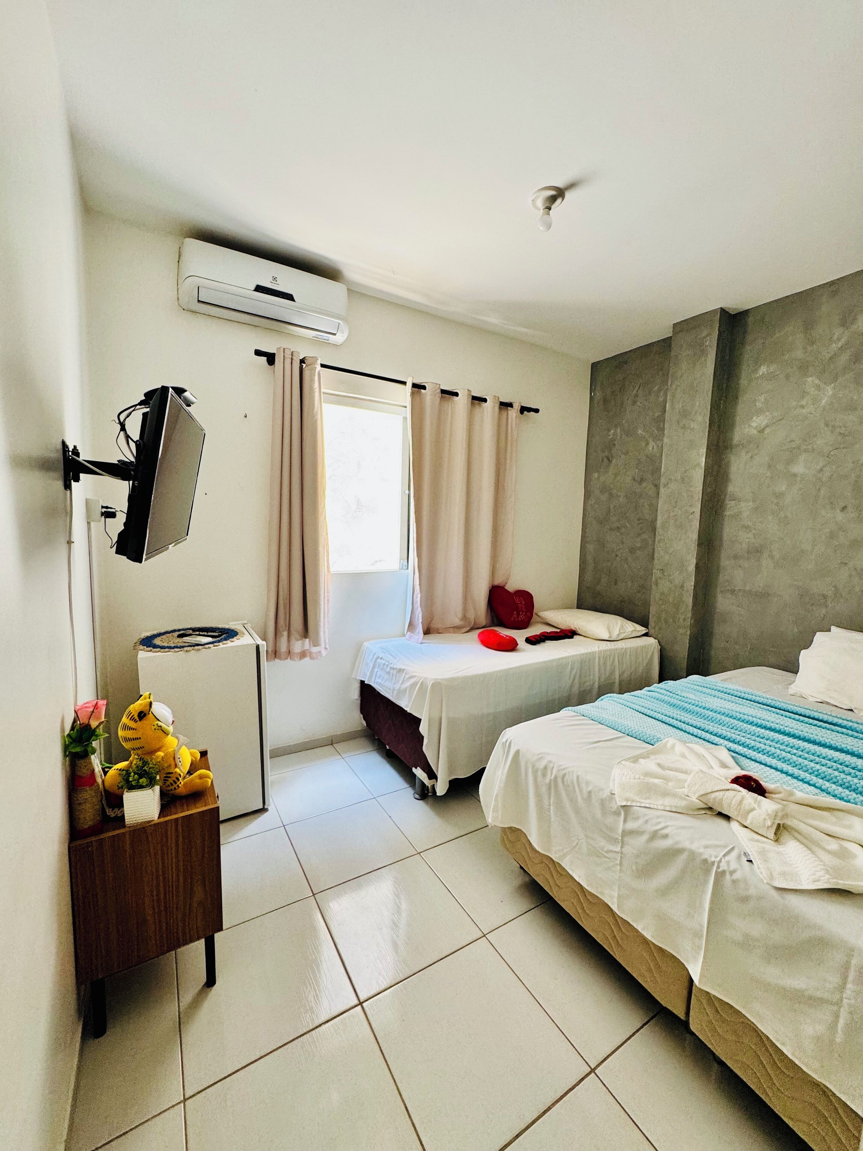 Bureau, espace de travail pour ordinateur portable, Wi-Fi gratuit