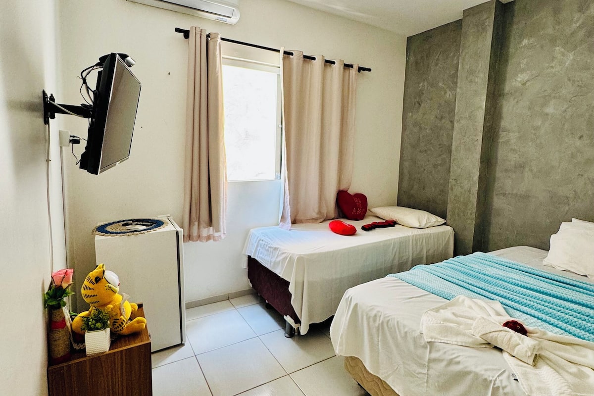 Bureau, espace de travail pour ordinateur portable, Wi-Fi gratuit