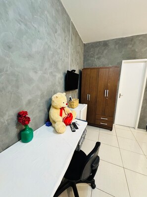 Laptop workspace, free WiFi, bed sheets - Pousada Sol Nascente (Barreirinhas)