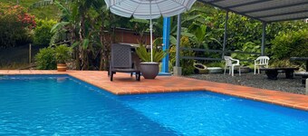 Country house with private pool for 26 people, 45 minutes from Pereira.