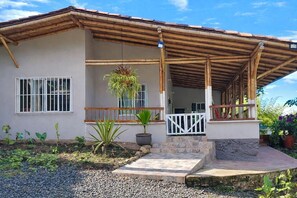 Exterior - Country house with private pool for 26 people, 45 minutes from Pereira. (Pereira)