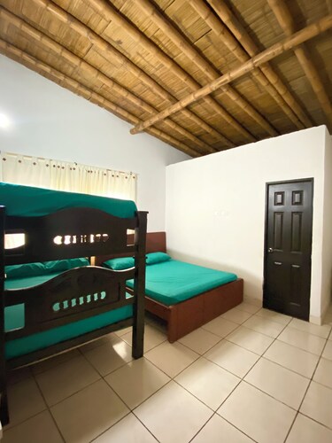 Country house with private pool : 20 people 45 minutes from Pereira.