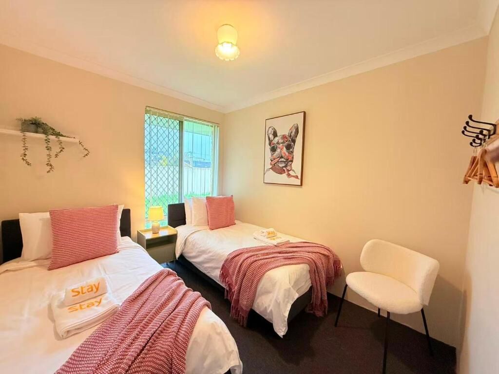 Deluxe Townhome, Garden View | Iron/ironing board, free WiFi