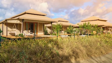 Caja de seguridad en la habitación, escritorio y cortinas blackout