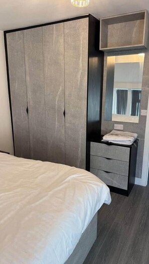 1 室のベッドルーム、アイロン / アイロン台、WiFi、ベッドシーツ