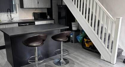 Stylish 1-Bedroom • Private Parking •55” Smart TVs