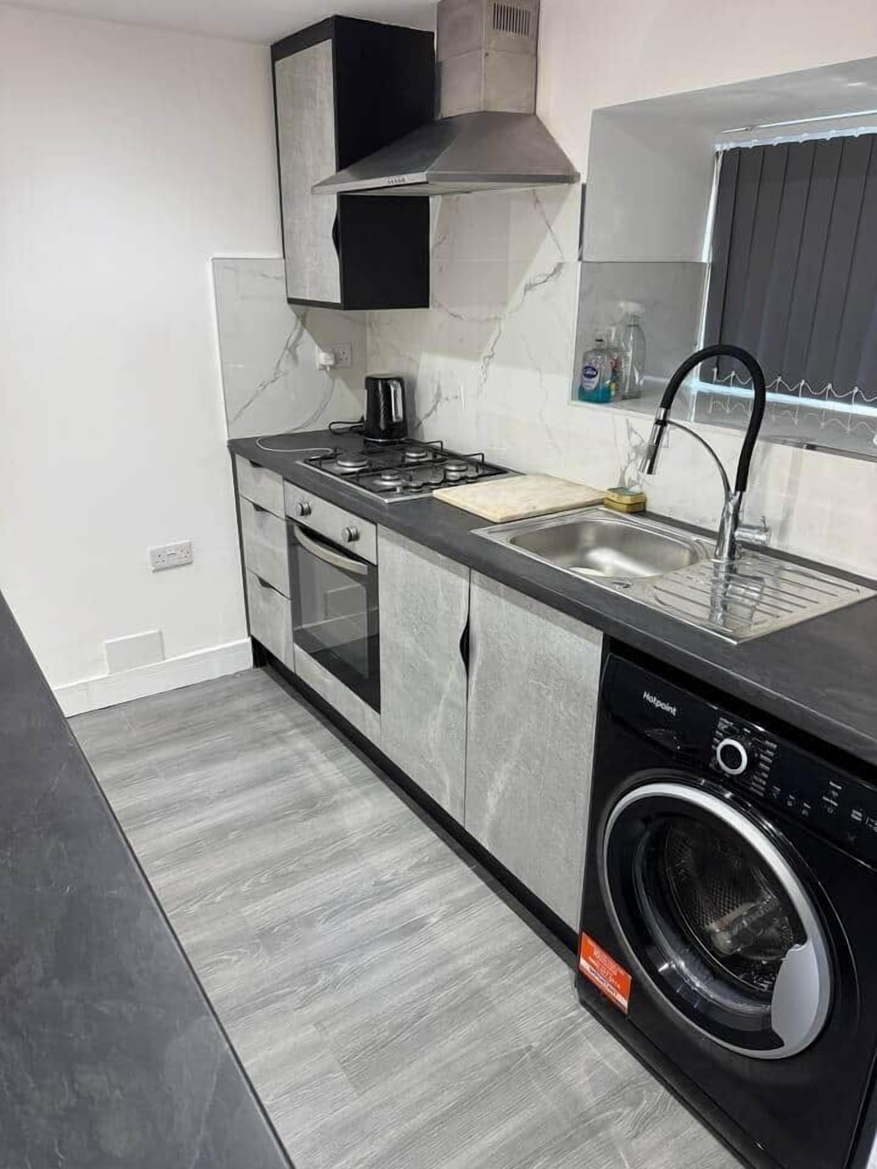 Kühlschrank, Mikrowelle, Ofen, Geschirrspüler