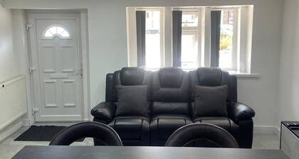 Stylish 1-Bedroom • Double Bed en-suite. Private Parking •