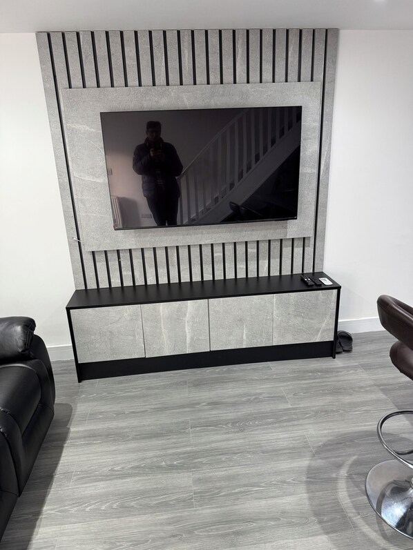 Interior - Aurang House,1 Bedroom, Kitchen, 55" TV, Parking (Huddersfield)