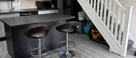 Kjøleskap, mikrobølgeovn, ovn og oppvaskmaskin