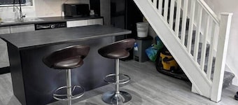 Stylish 1-Bedroom • Double Bed en-suite. Private Parking •