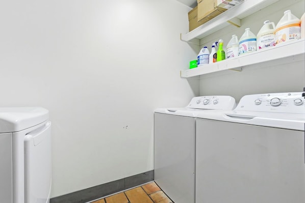 Laundry room - Sonoma Stonehouse, Wine Country Vibes (Santa Rosa)