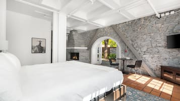 Habitació, 1 dormitori (Sonoma Stonehouse, w/ Private Patio) | Planxa i posts de planxar i wifi gratuïta