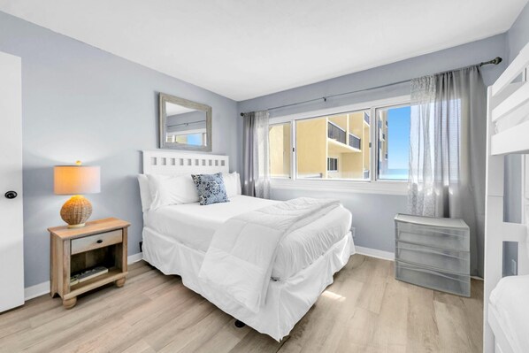 コンドミニアム ベッド (複数台) (Pinnacle Port A-121- Shore Beats Work) | 2 室のベッドルーム