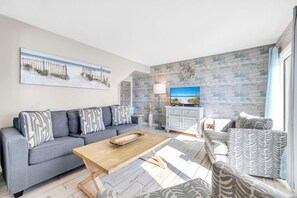 コンドミニアム ベッド (複数台) (Pinnacle Port A-121- Shore Beats Work) | リビング エリア