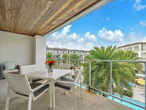 Outdoor dining - Complex Hot Tub! Complimentary bikes! Walking distance to Rosemary Beach shops! (Inlet beach)