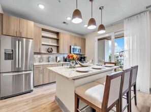 Fridge, microwave, oven, stovetop - Complex Hot Tub! Complimentary bikes! Walking distance to Rosemary Beach shops! (Inlet beach)