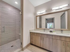 Douche, serviettes fournies