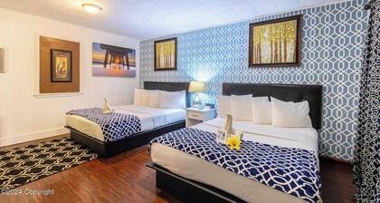 Boutique Double Queen Room | Smart Entry | Arrowhead Motel