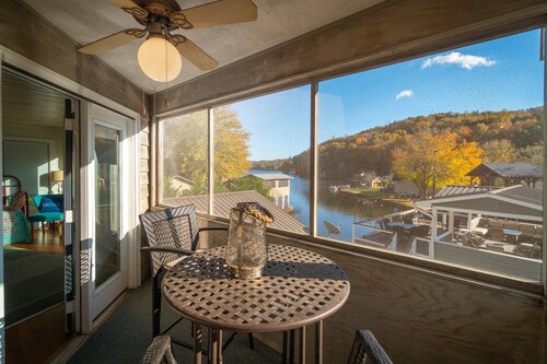 Burton Bungalow: A spacious 5-bedroom lakefront retreat in Clayton, GA.