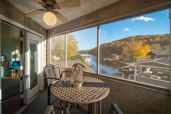 Outdoor dining - Burton Bungalow: A spacious 5-bedroom lakefront retreat in Clayton, GA. (Clayton)