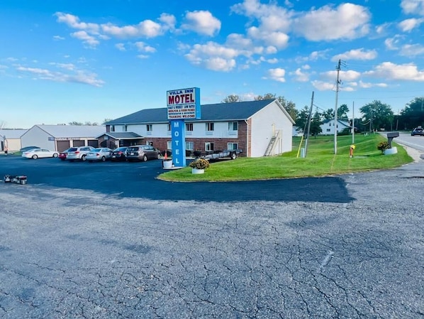 Exterior - Villa Inn Motel (Fort Atkinson)