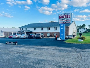 Exterior - Villa Inn Motel (Fort Atkinson)